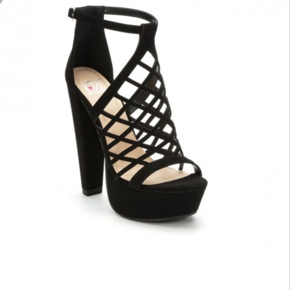 Heels - Picture 3 of 4